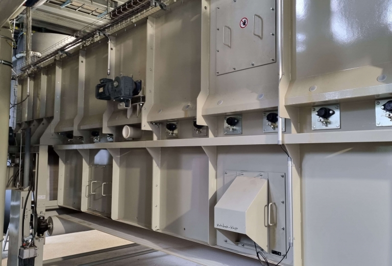 Drying of woodchips on a belt dryer